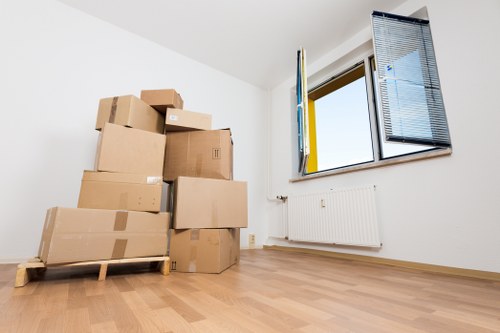 Temporary storage solutions in Hammersmith for moving home